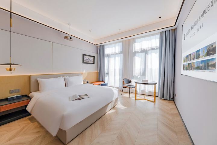 Room 14 of 40