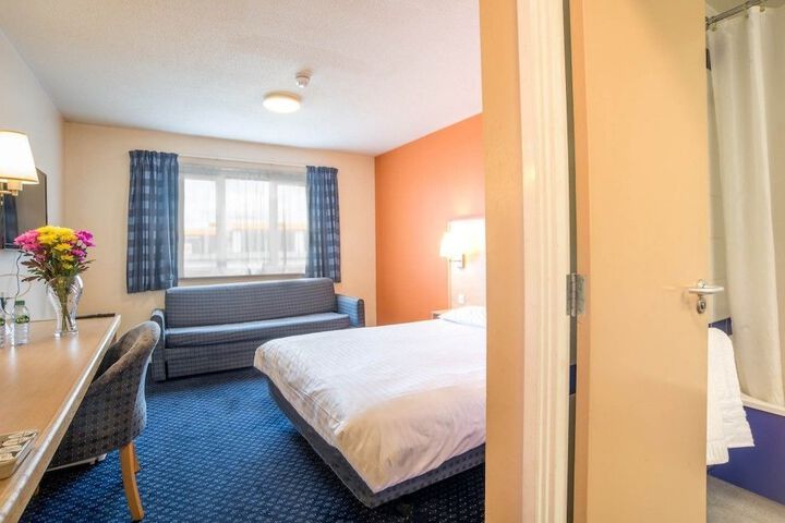 Room 6 of 30
