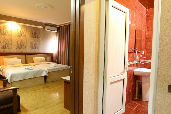 Room 45 of 110