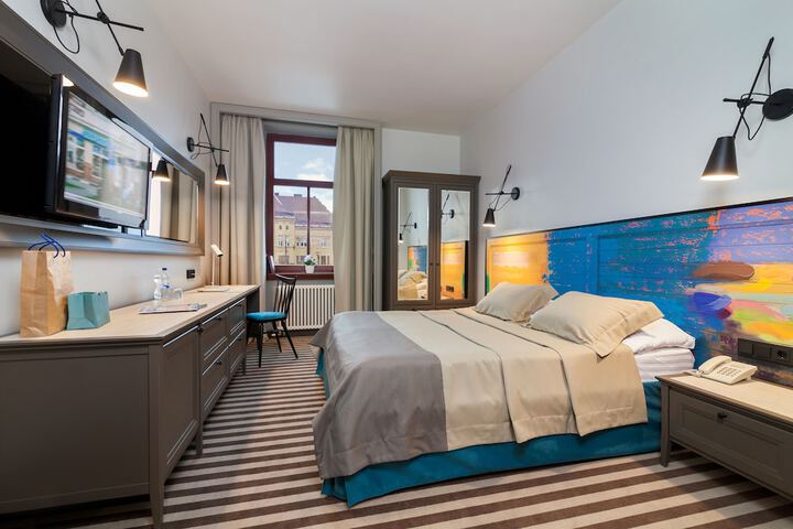 Room 9 of 52