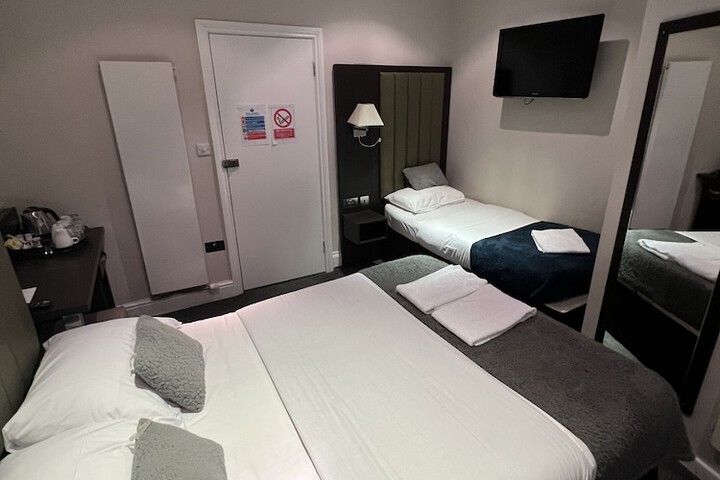 Room 33 of 52