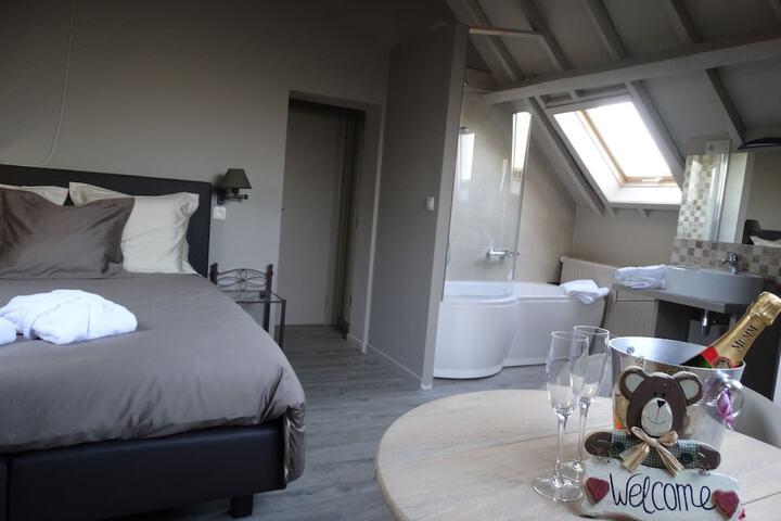 Room 3 of 31