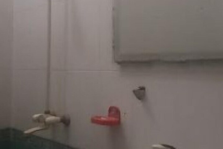 Room 6 of 9