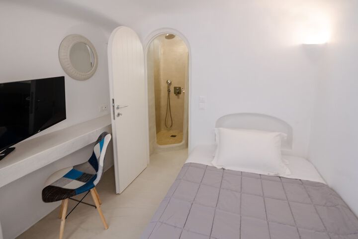 Room 6 of 48