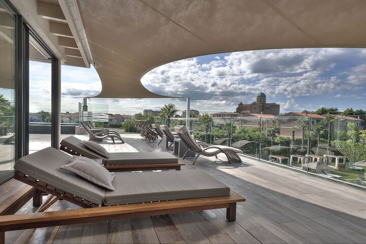 Sundeck 108 of 111