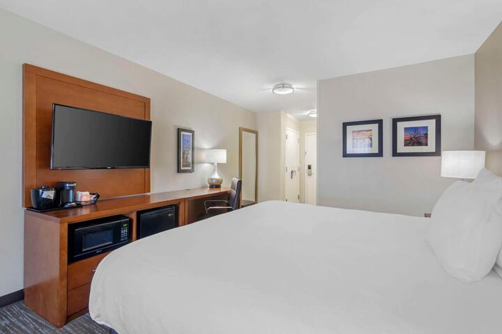 1 King Bed (6 of 12)