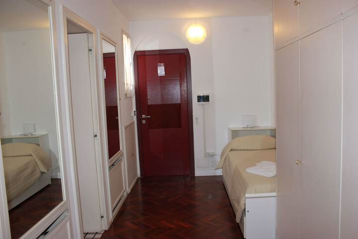 Room 4 of 53