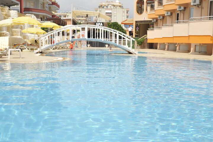 Pool 10 of 23