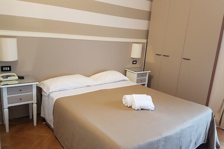 Room 16 of 39