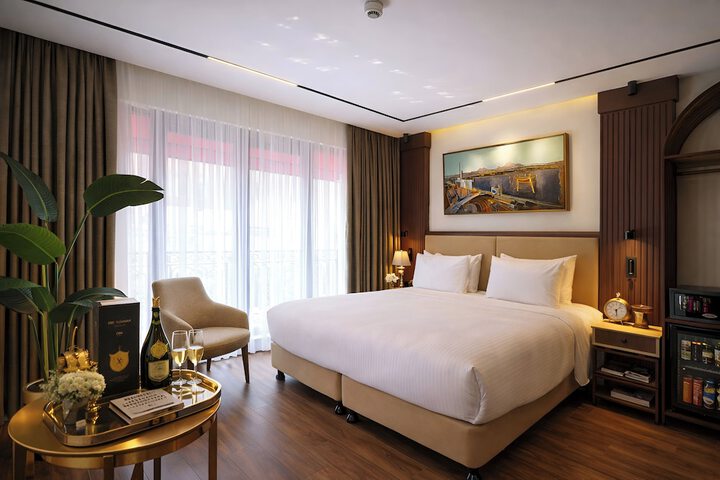 Room 9 of 16