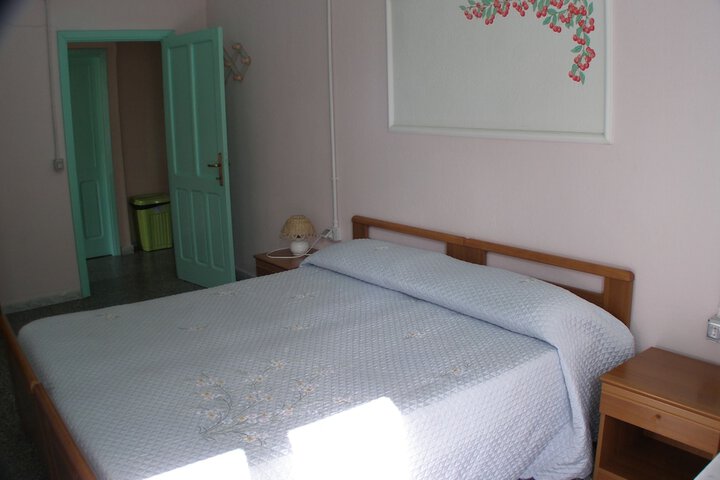Room 6 of 44
