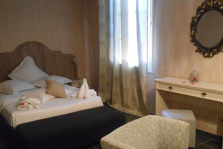Room 5 of 19
