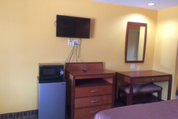 Room 6 of 12