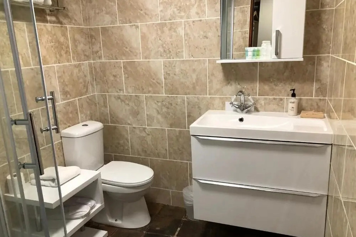 Room 7 of 12