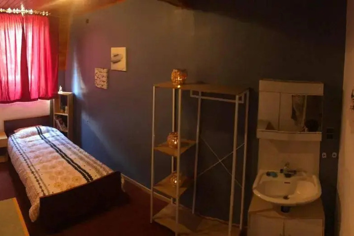 Room 2 of 5