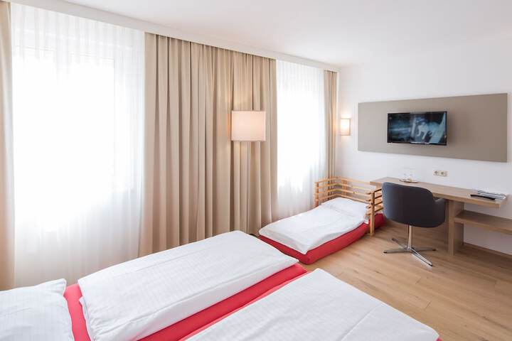 Room 10 of 38