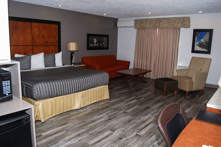 Hotel Suite Photo