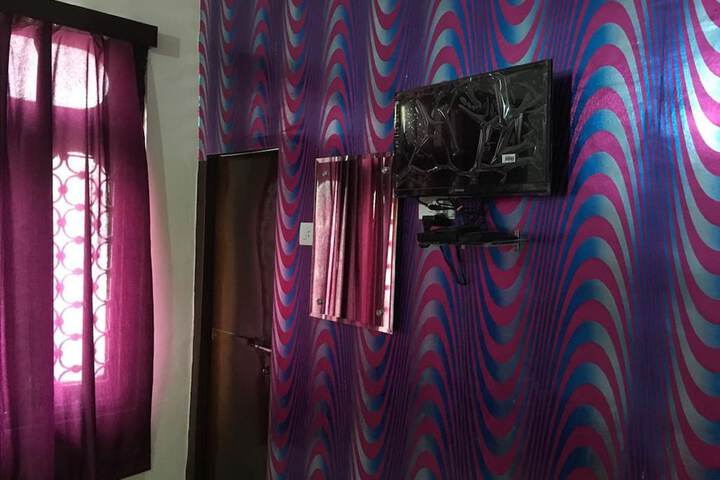 Room 8 of 9