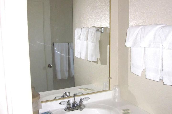 Room 17 of 27