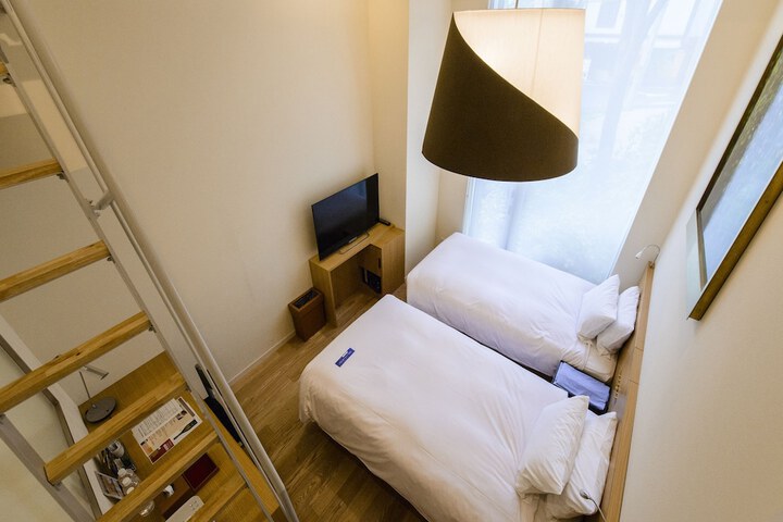 Room 17 of 127