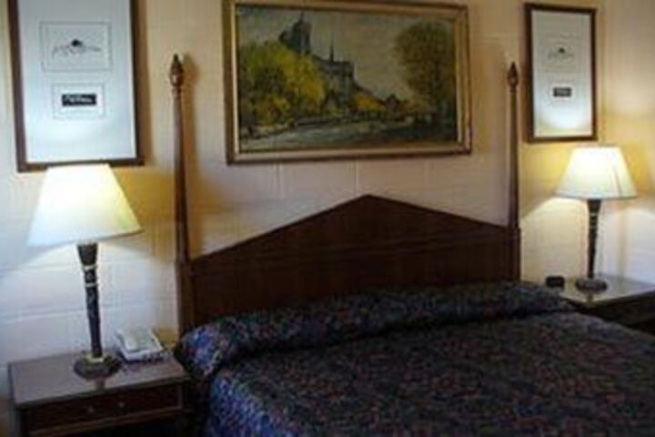 Room 7 of 11