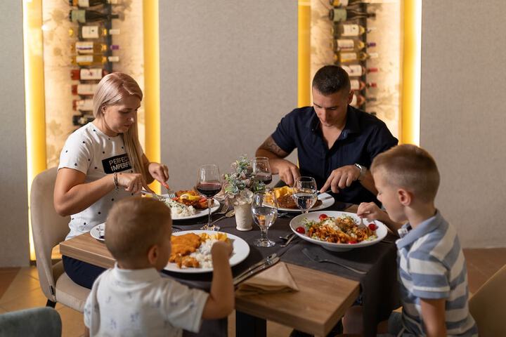 Dining 65 of 93
