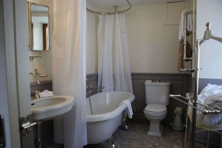 Room 22 of 42