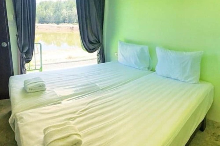 Room 4 of 12