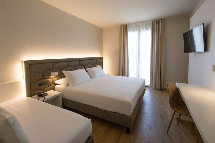 Room 8 of 18