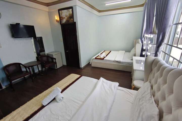 Room 9 of 15