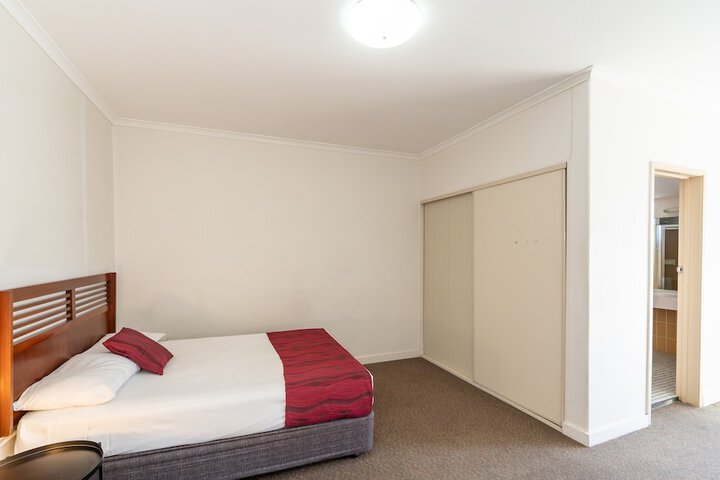 Room 4 of 27