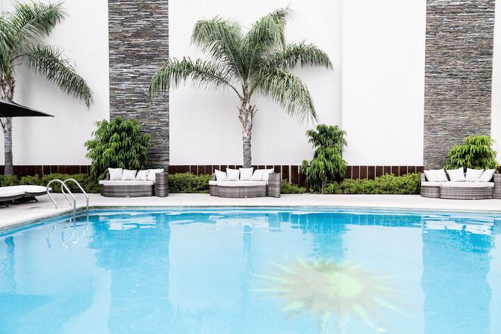 Pools & Facilities