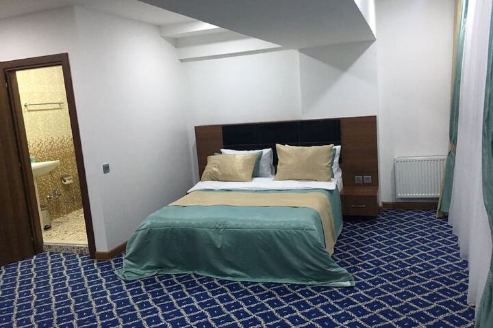 Room 3 of 32