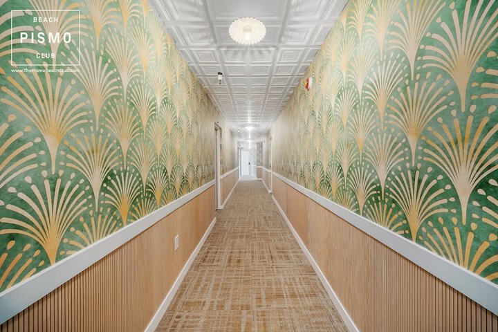 Ballroom/Hall 84 of 88