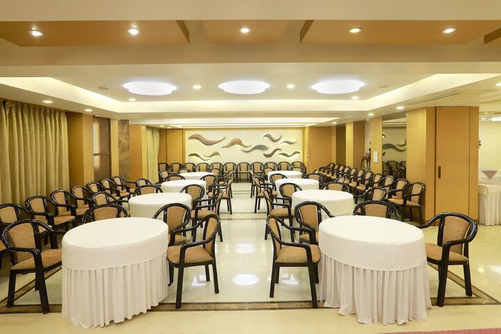 Ballroom/Hall 45 of 66