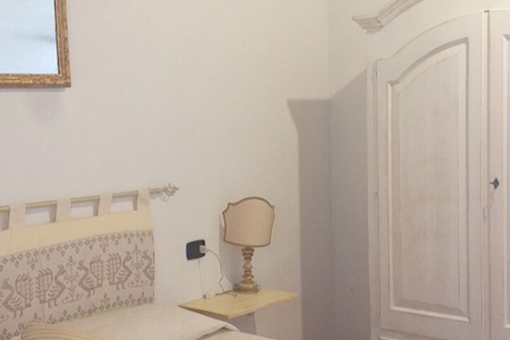 Room 10 of 34
