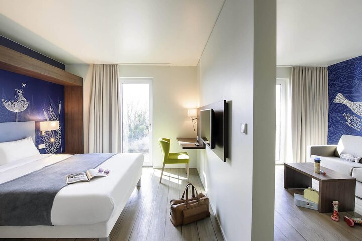 Room 6 of 29