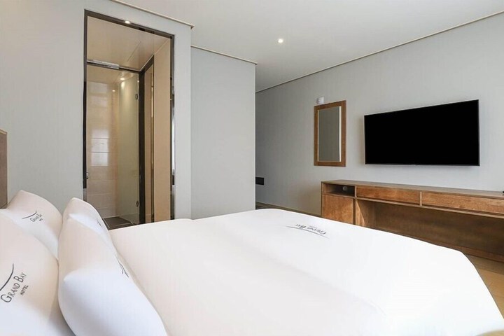 Room 32 of 92
