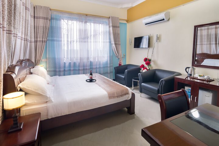 Room 6 of 16
