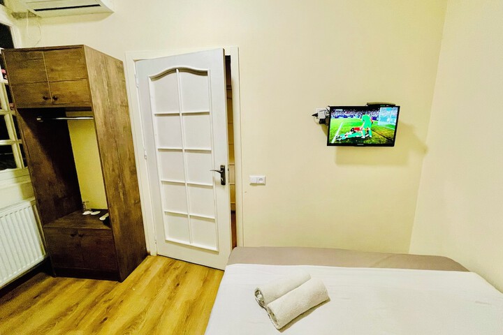 Room 42 of 146
