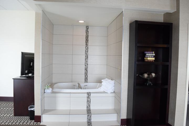 Room 5 of 65