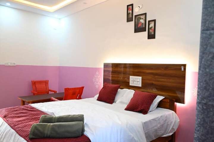 Room 2 of 10