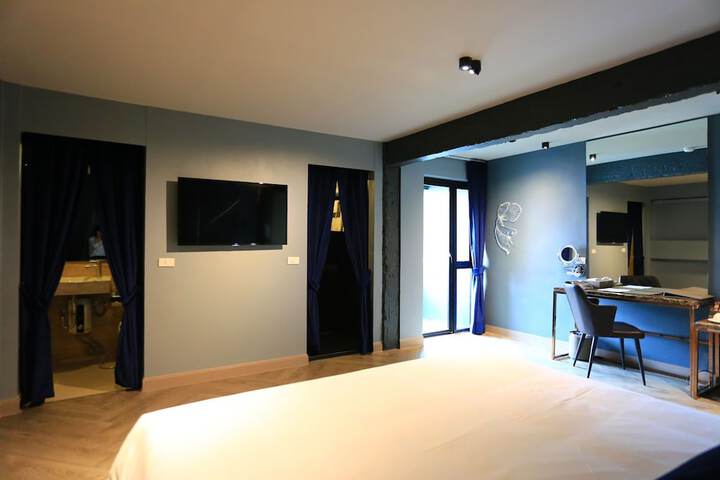Room 25 of 48