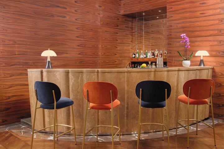 Lounge 52 of 66