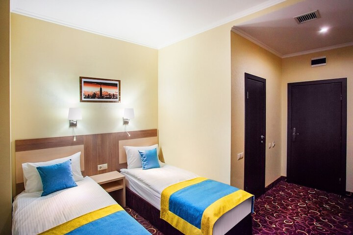 Room 18 of 48