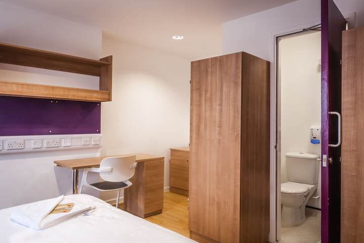 Room 21 of 49