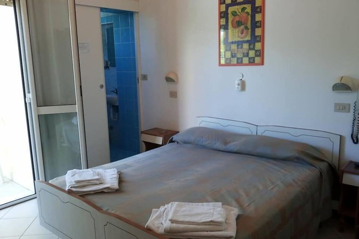 Room 11 of 21