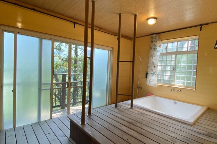 Room 42 of 51