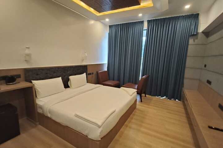 Room 8 of 37