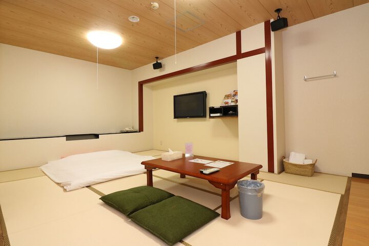 Room 3 of 43